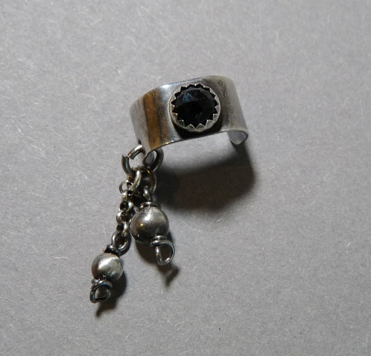 Heren ear cuff met kettinkje – stoer zilveren design