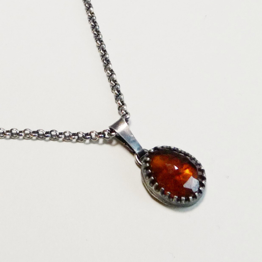 Edelsteen ketting voor heren met Hessoniet