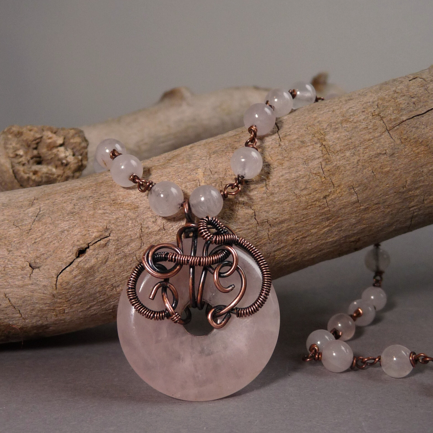 Herren-Perlenkette mit Rosenquarz-Donut