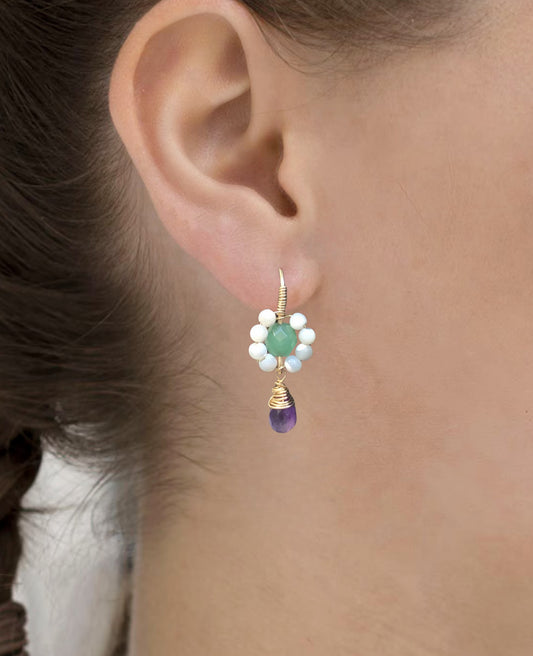Goldfilled oorbellen met Amethyst en Aventurijn – handgemaakte sieraden met bloemdetail