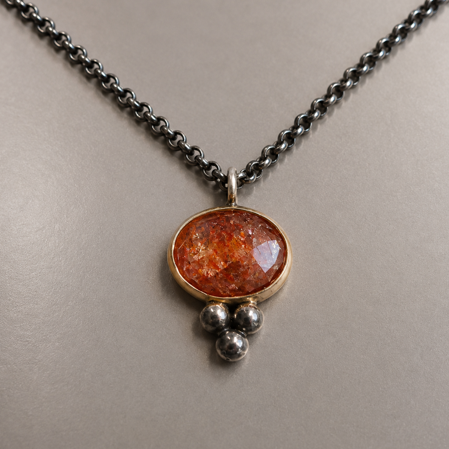 Goud en zilveren ketting met Zonnesteen hanger