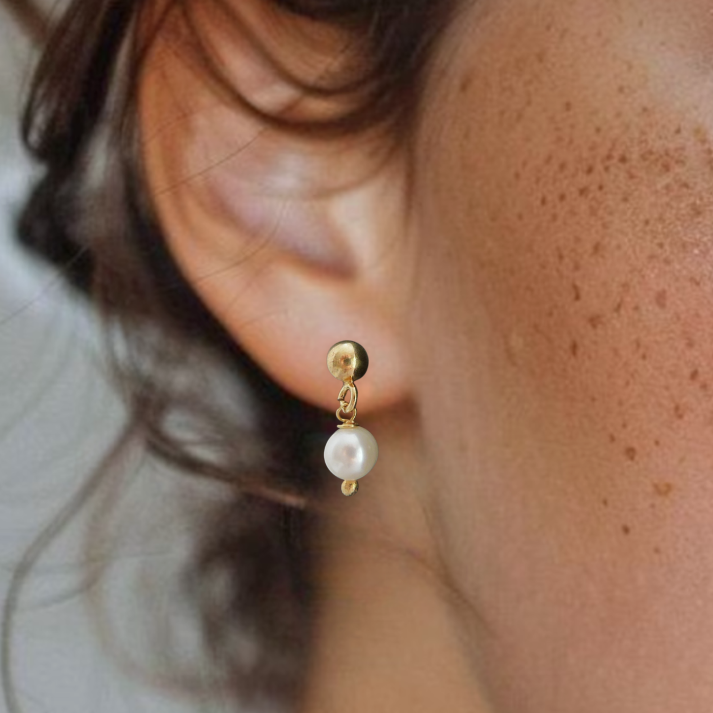 Gold Stud Earrings with Freshwater Pearl – Elegant Pearl Earrings