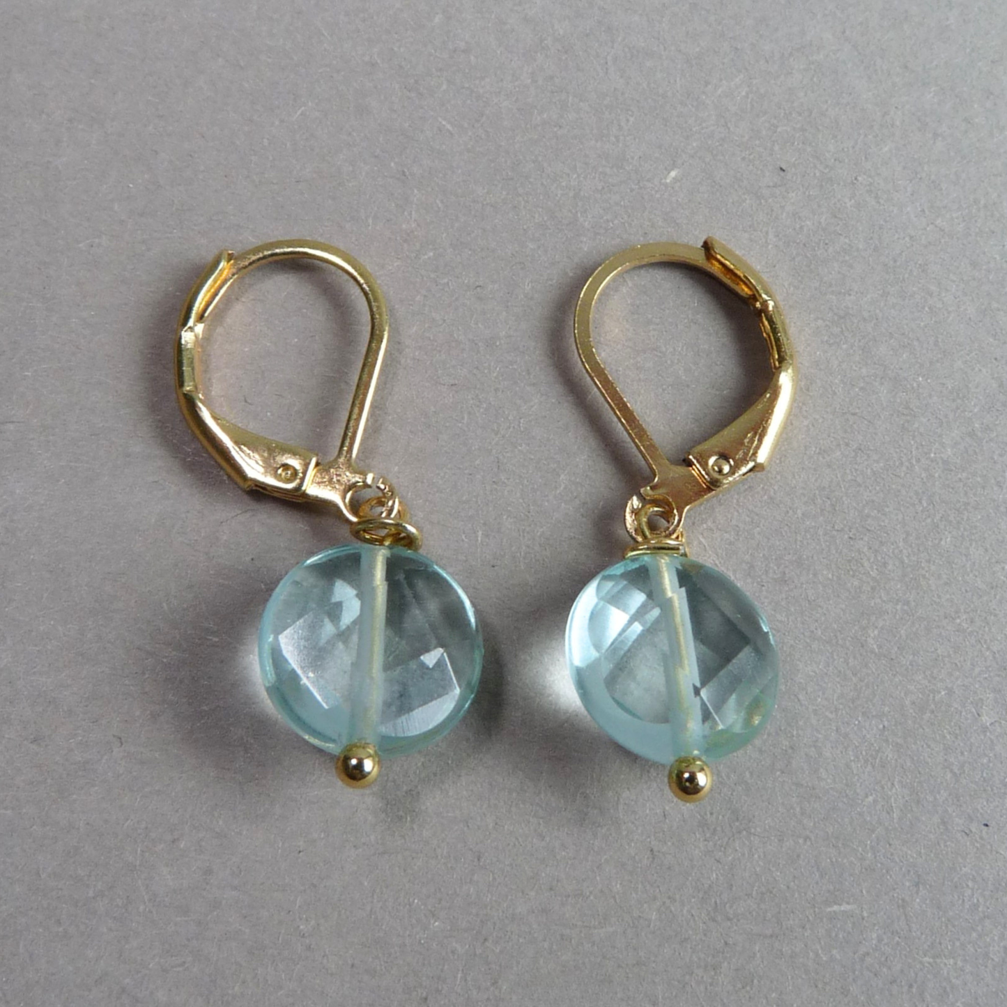 Gouden oorbellen met Aquamarijn muntjes