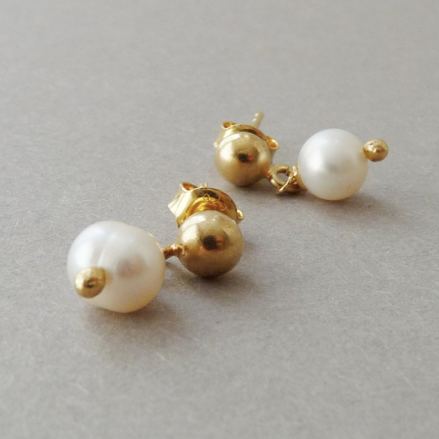 Gold Stud Earrings with Freshwater Pearl – Elegant Pearl Earrings
