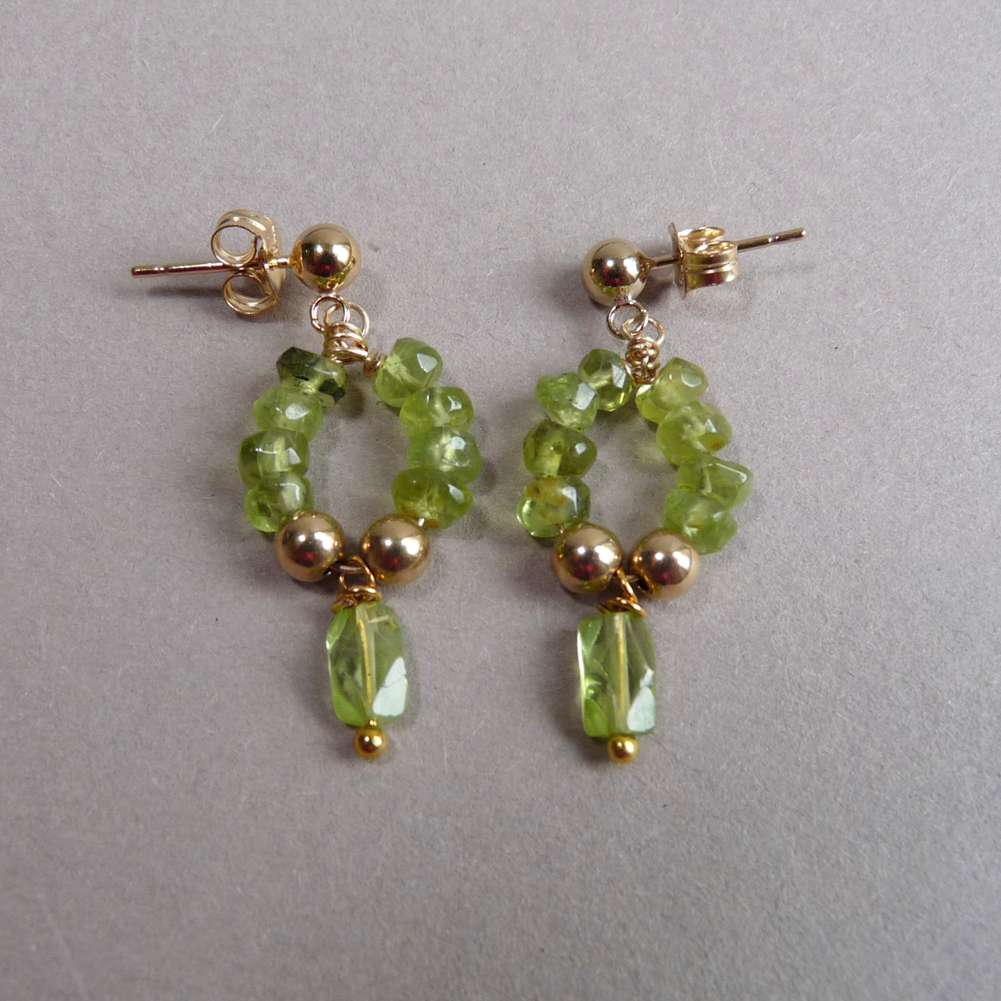 14k Goldfilled oorknopjes met Peridot