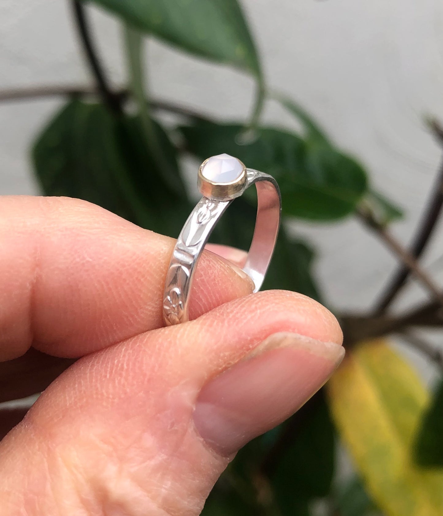 Silberring mit Chalcedon – aus unserem Atelier in Enkhuizen