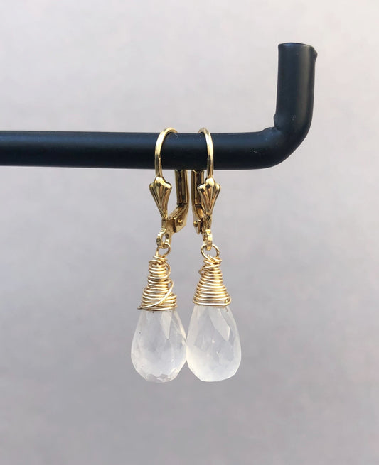 Elegant luxury 14k Goldfilled Earrings with Chalcedony Drop