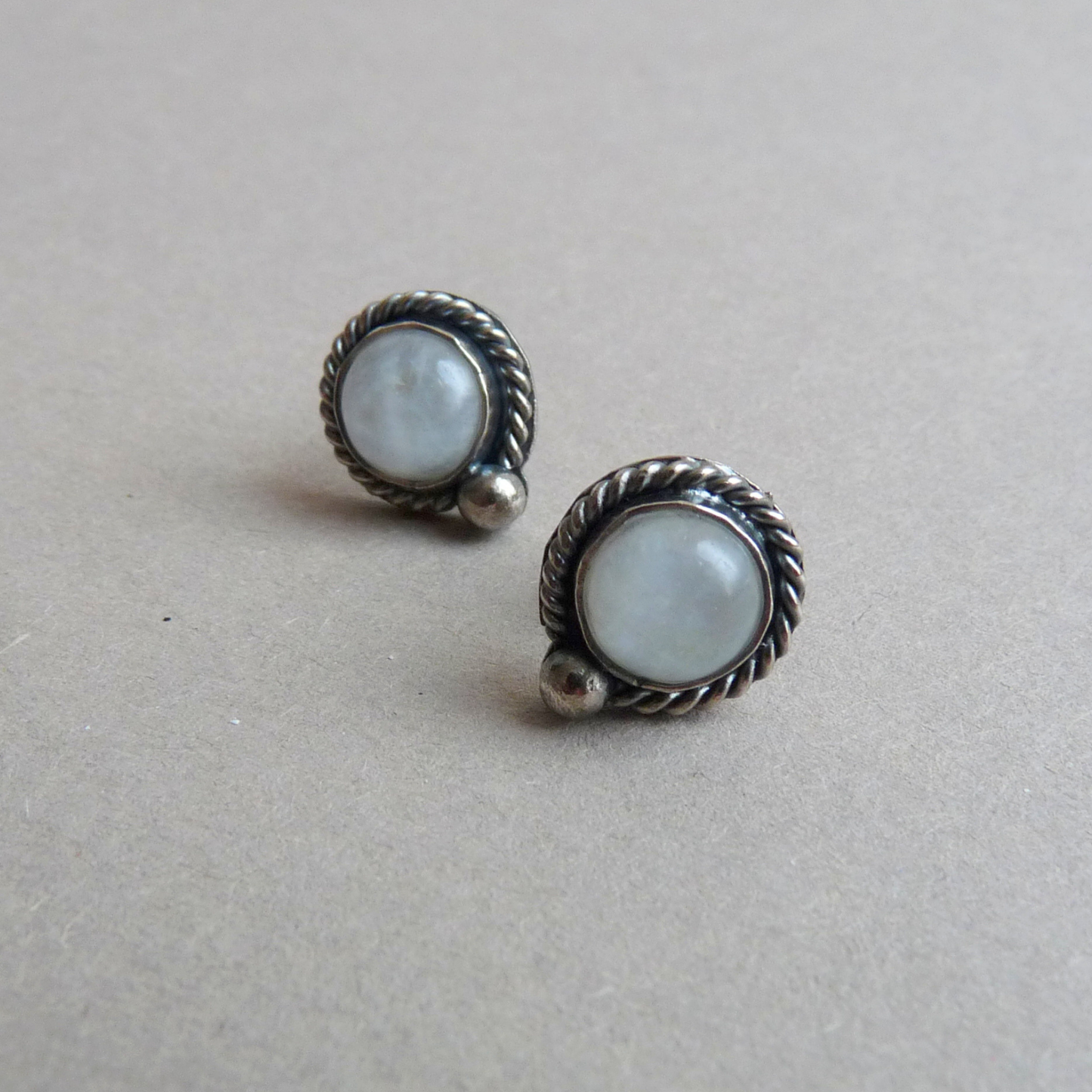Maansteen oorknopjes in sterling zilver – handgemaakt