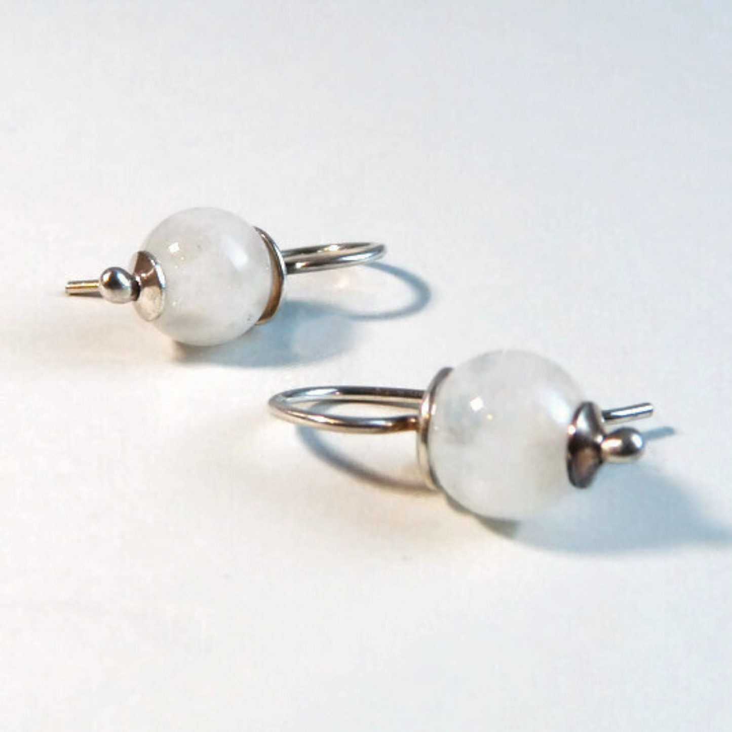 Zilveren maansteen oorbellen – elegante handgemaakte oorbellen