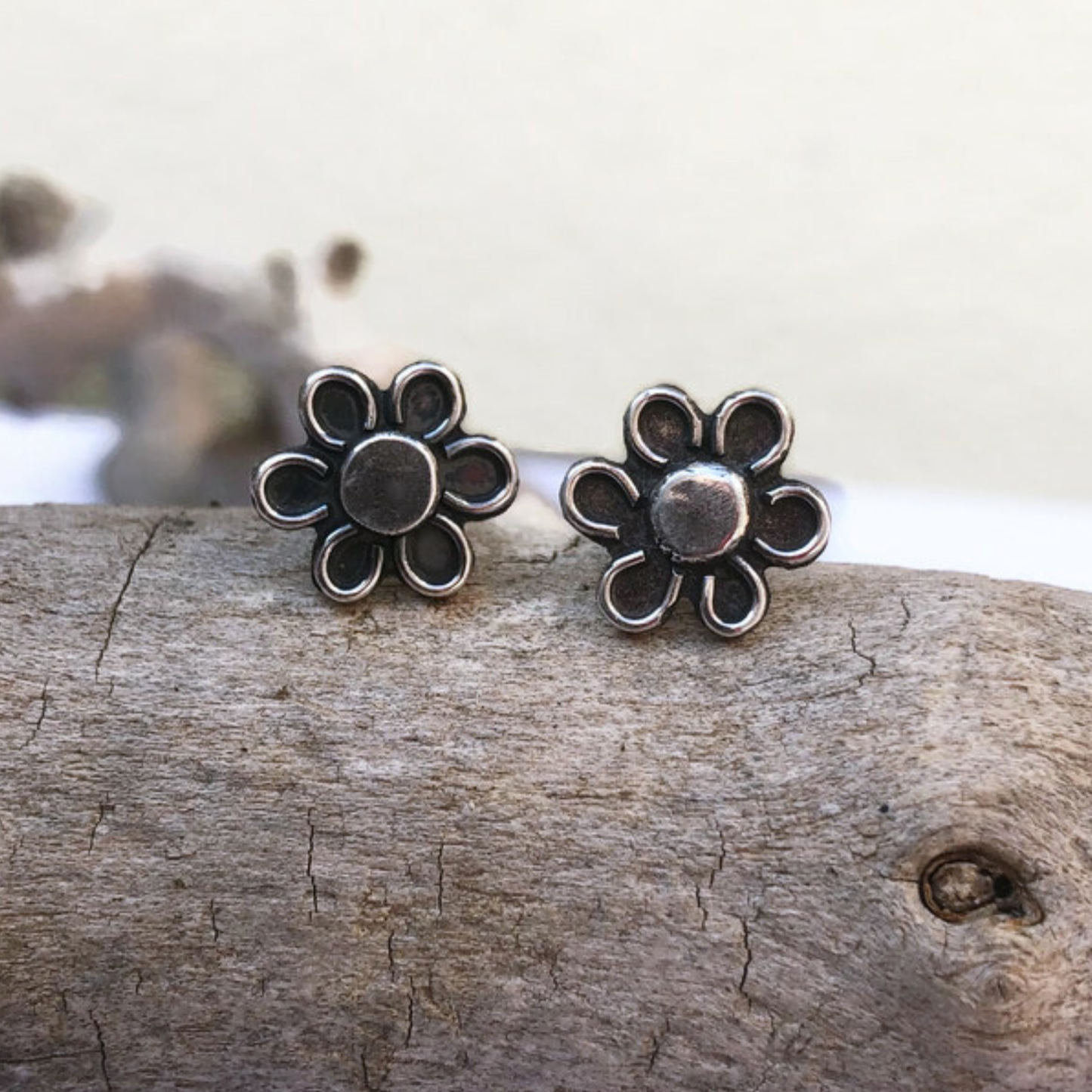 Zilveren bloem oorknopjes – handgemaakte oorstekers