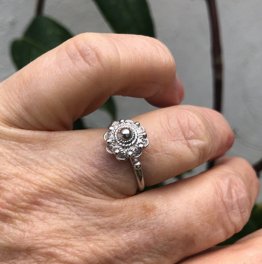 Ring mit Zeeland-Knoten – glänzend oxidiert