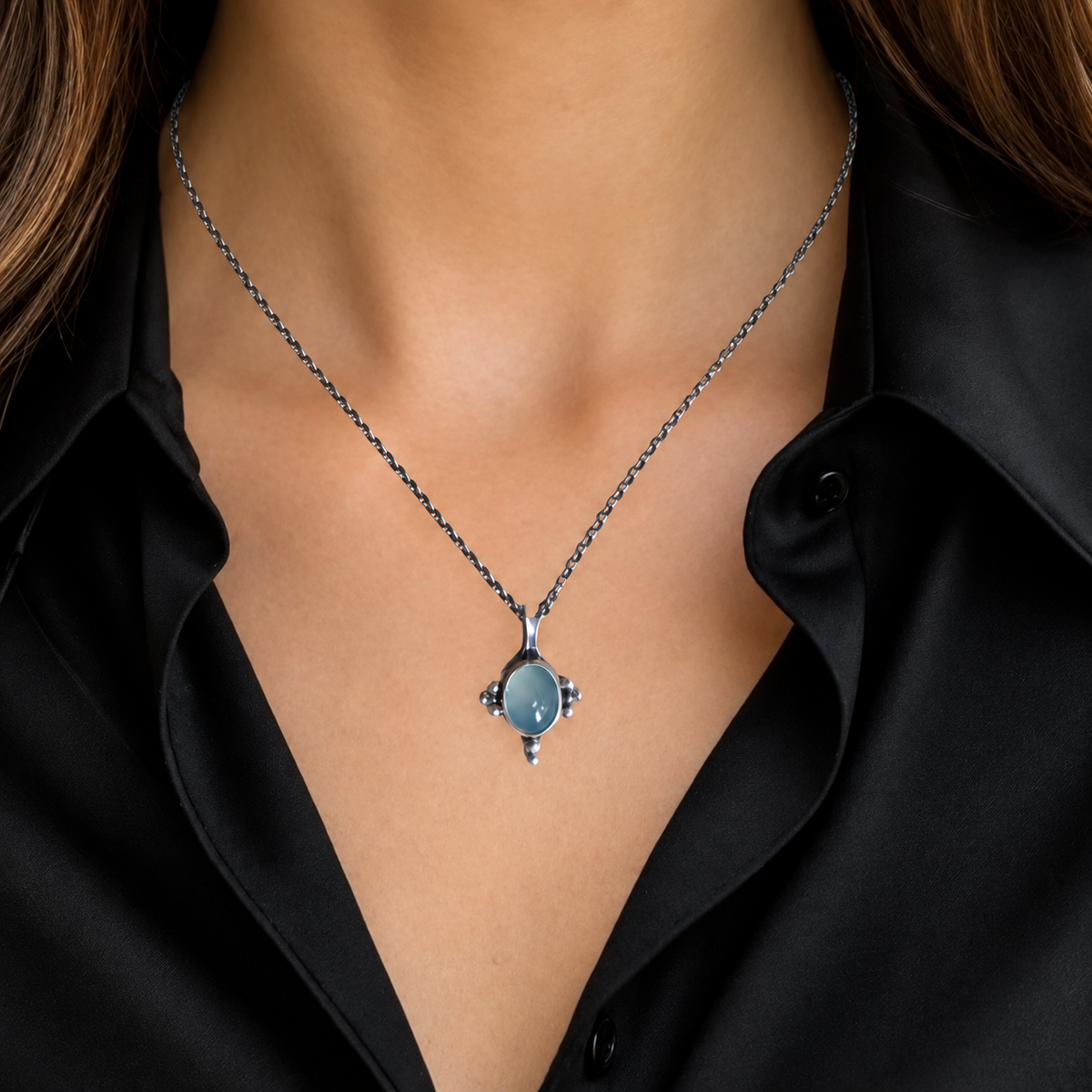 Zilveren hanger ketting voor dames met blauwe chalcedoon