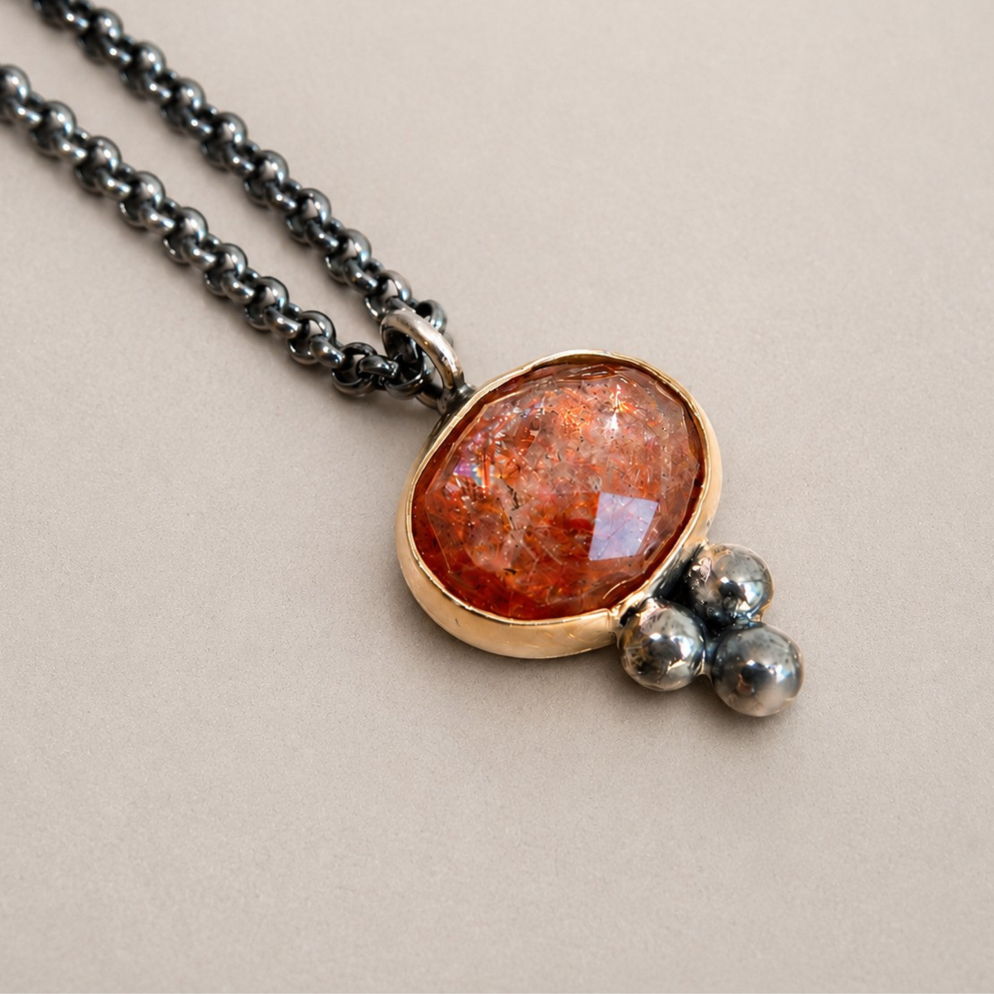 Goud en zilveren ketting met Zonnesteen hanger
