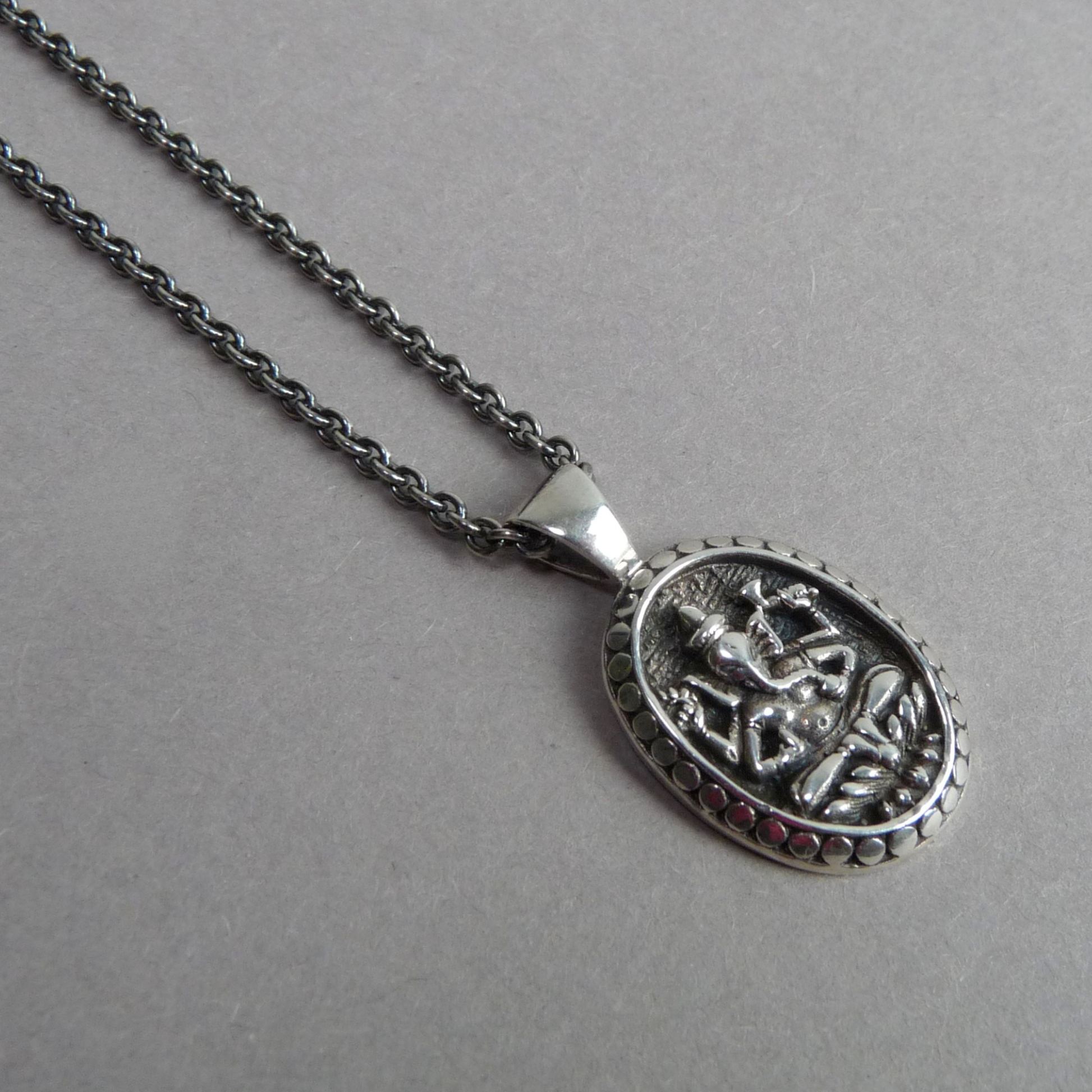 hanger-ketting-voor-mannen