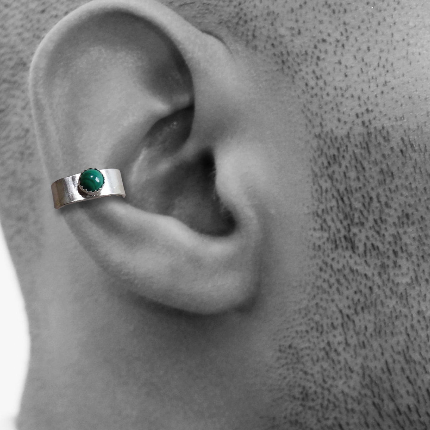 Silver men's ear cuff with Malachite – no piercing