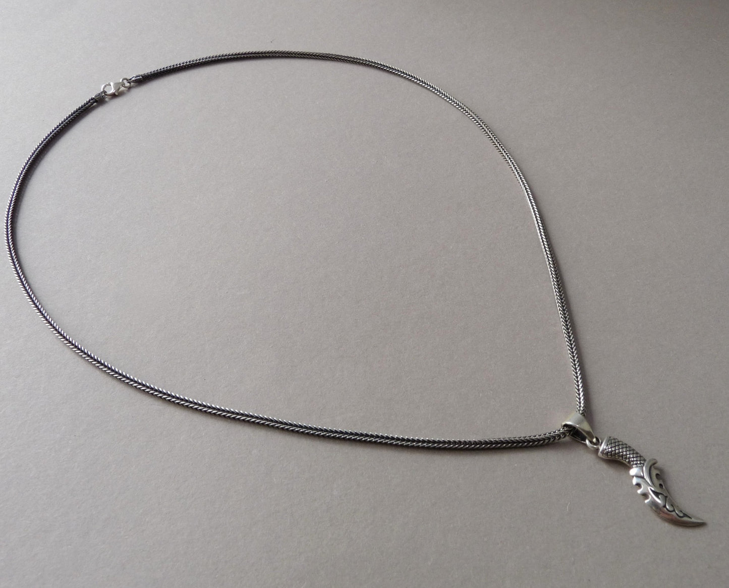 Stoere heren ketting in zilver met dolk hanger – 55 cm