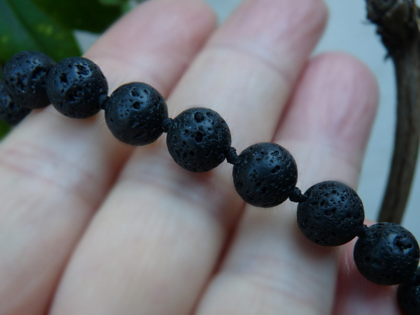 Heren ketting met Lava kralen – handgeknoopte natuurstenen ketting – zwarte ketting voor mannen