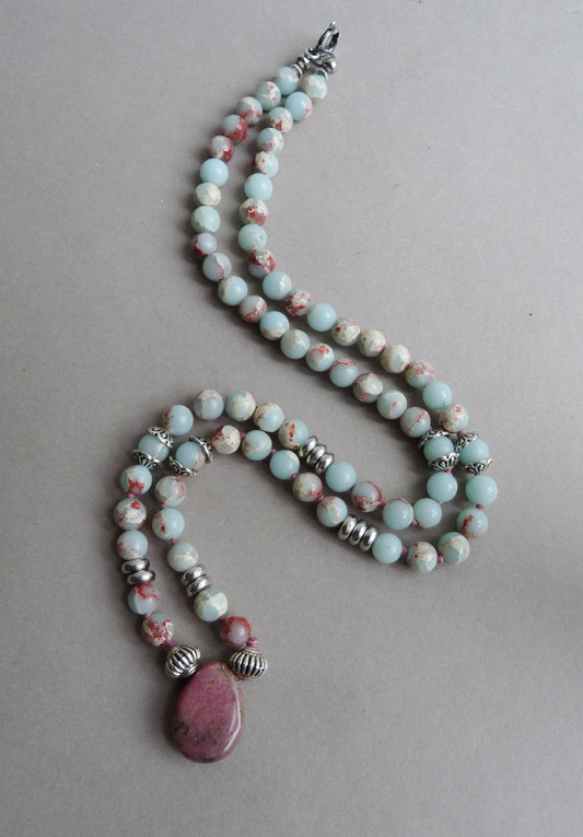 Halsketting voor heren – heren ketting met Jaspis kralen en Rhodoniet hanger