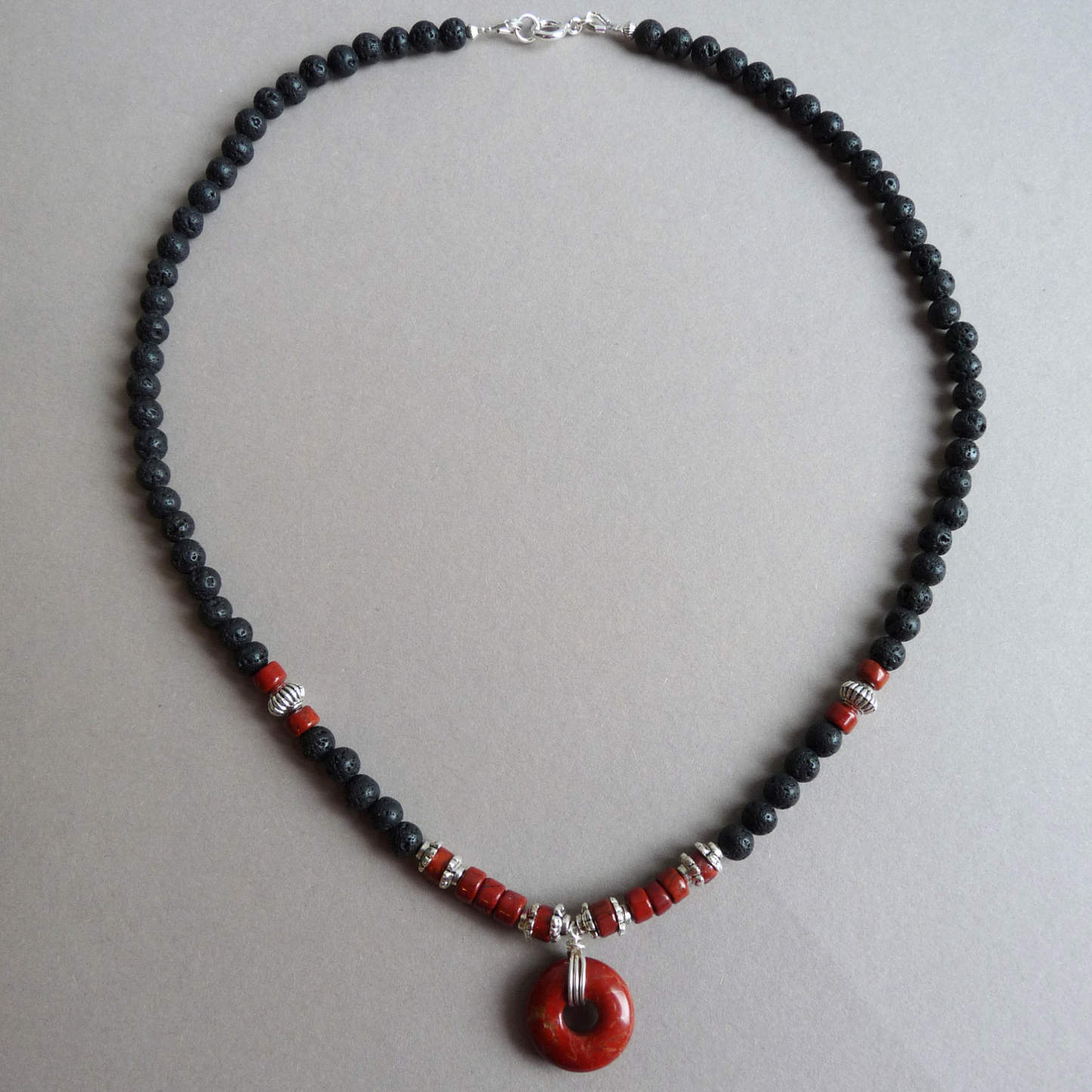 Herrenhalskette mit Naturstein – Roter Jaspis und Lava