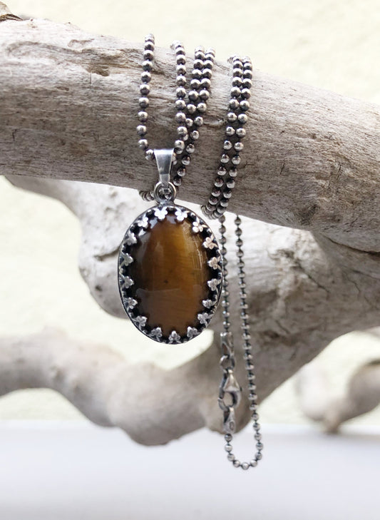 Silver Men's Pendant Necklace with Tiger Eye - Modern and Stylish