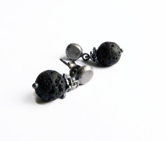 heren oorknopjes lava kralen ruw zilver atob