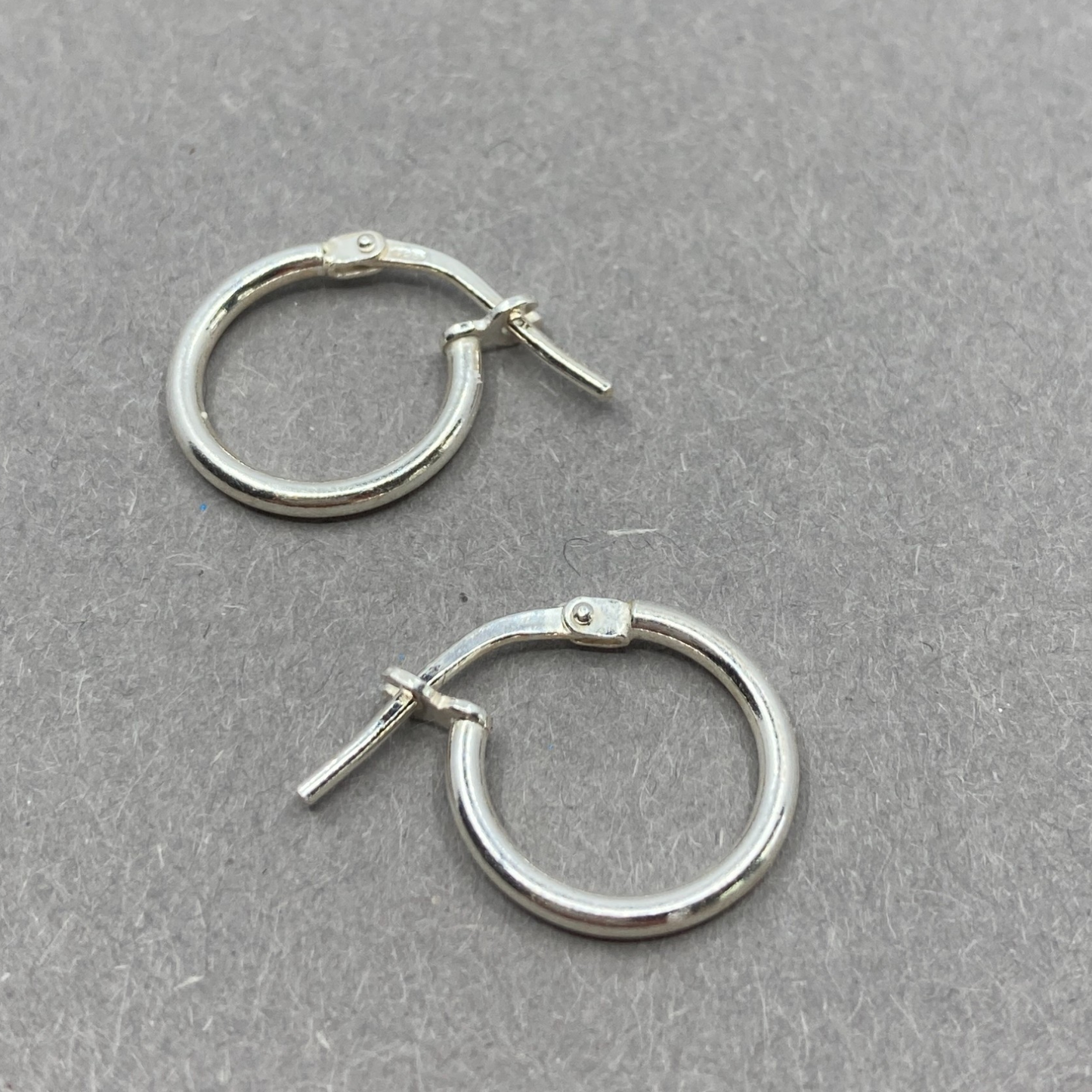 huggie-oorbellen-mannen