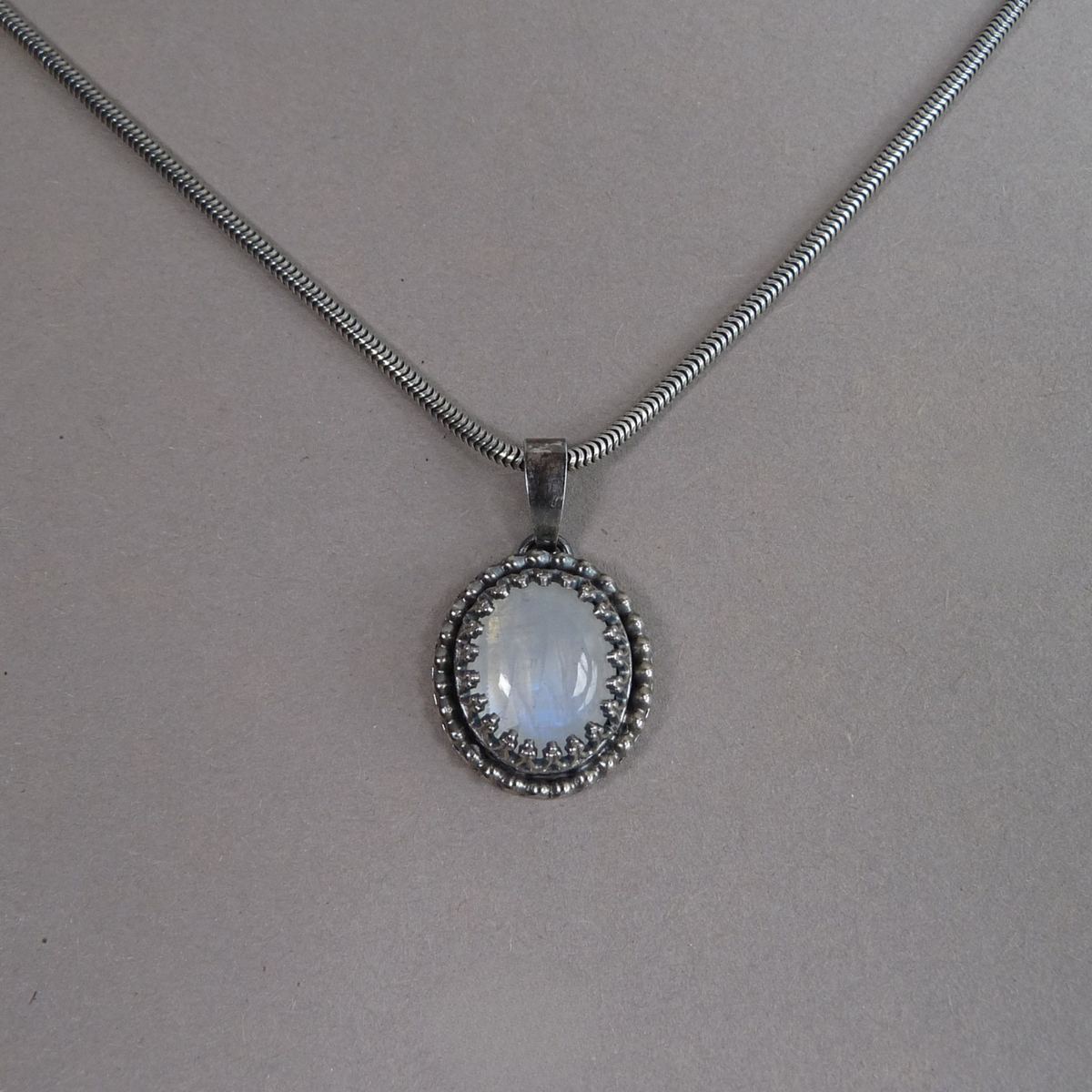 Zilveren ketting met Maansteen hanger
