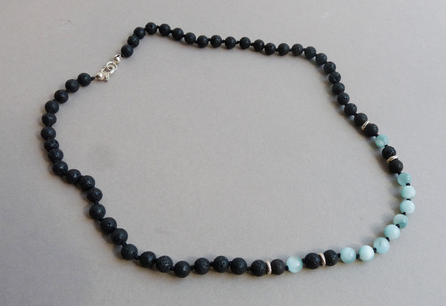 Mannen ketting met blauwe Angeliet kralen