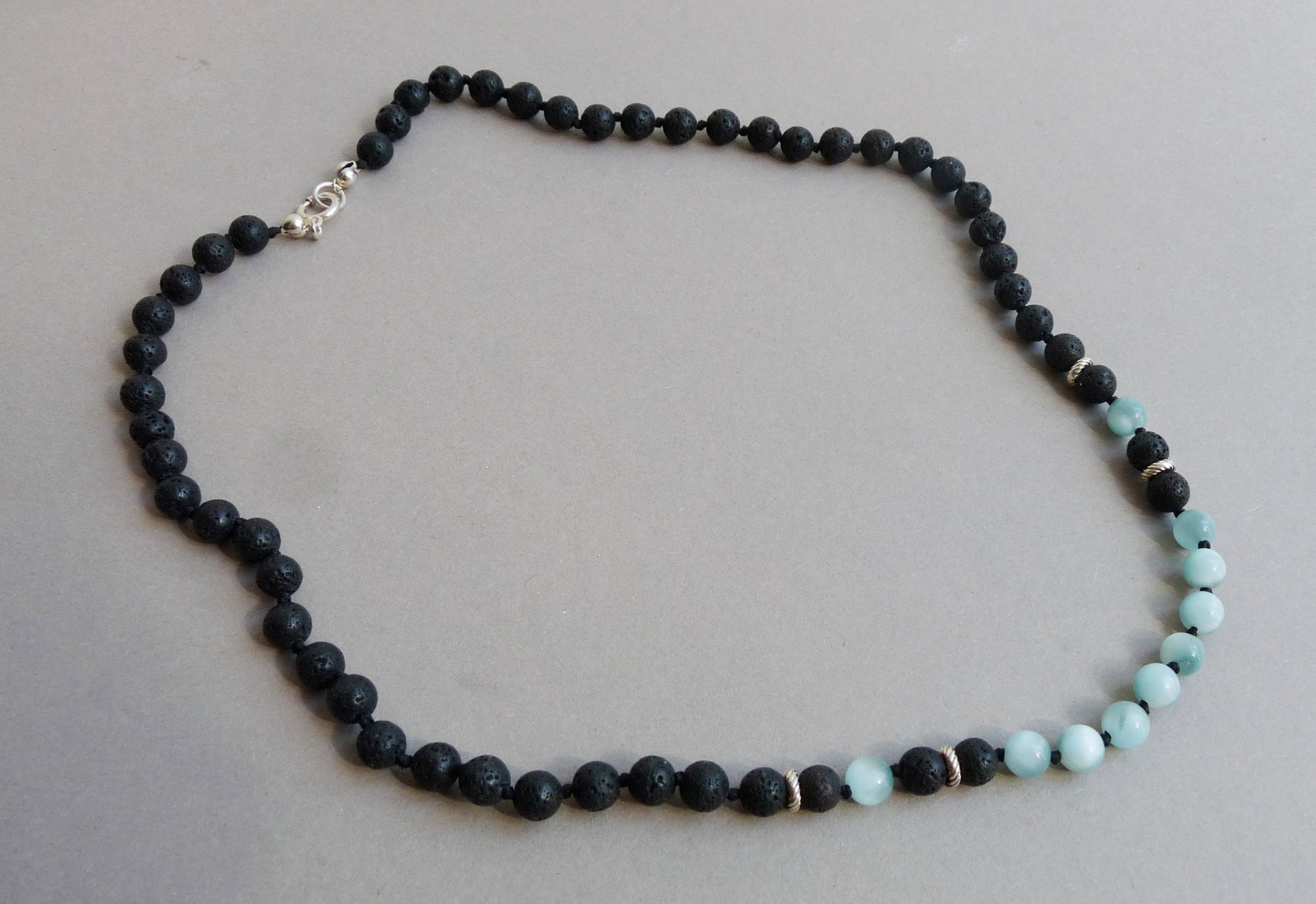 Mannen ketting met blauwe Angeliet kralen