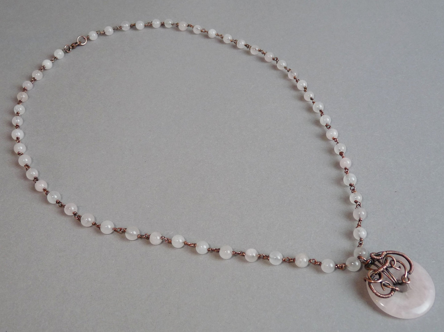 Herren-Perlenkette mit Rosenquarz-Donut