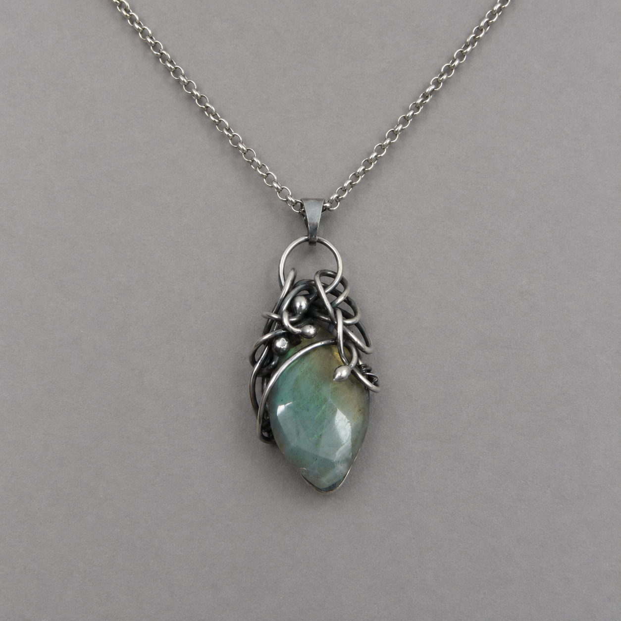Zilveren ketting met Labradoriet hanger