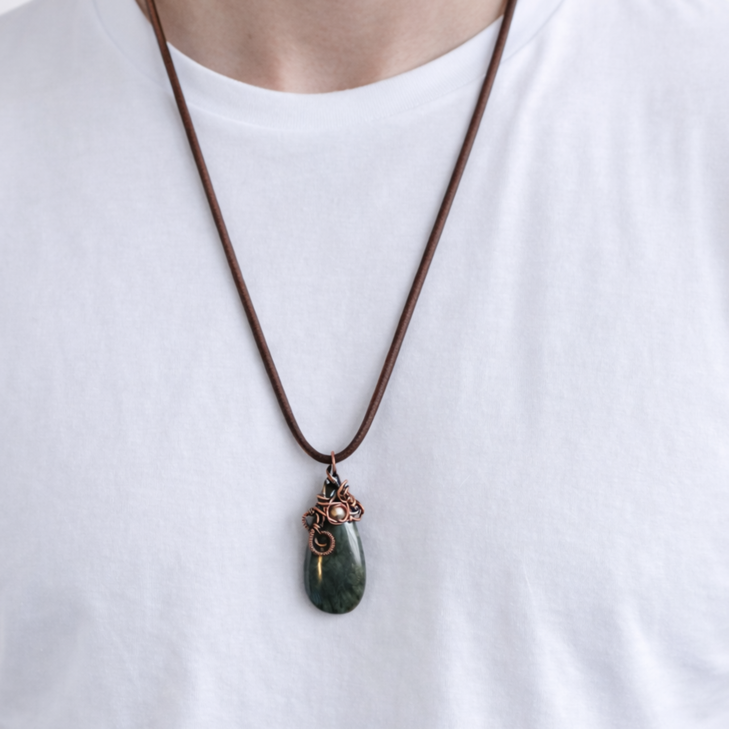 Men's necklace with leather cord and gemstone pendant – Labradorite drop