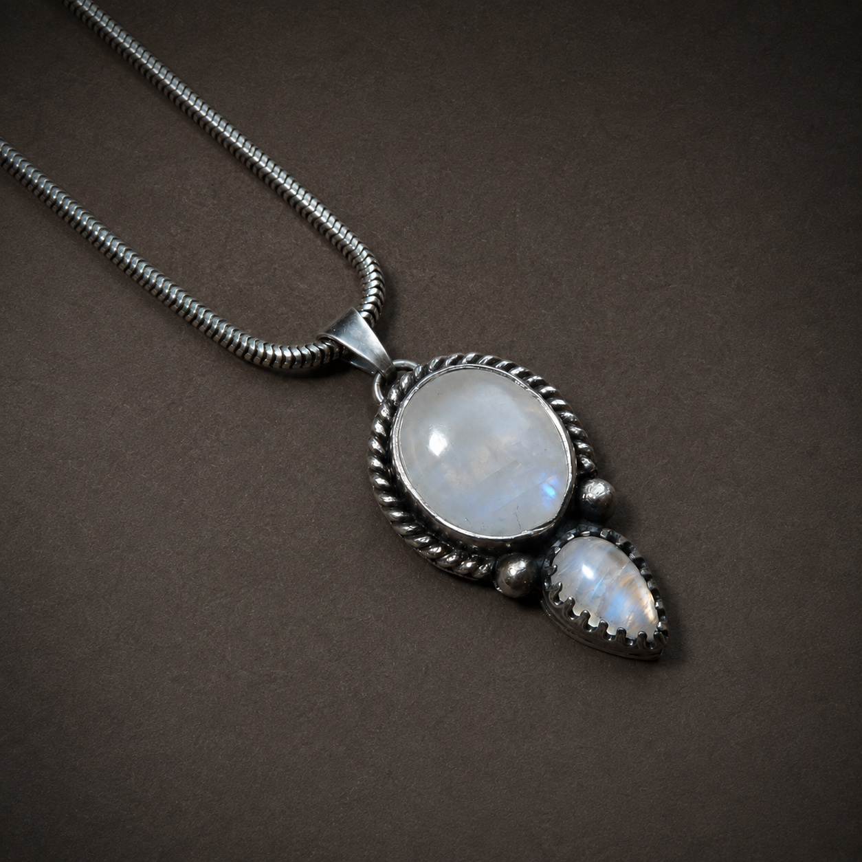 Maansteen hanger ketting voor dames – regenboog maansteen