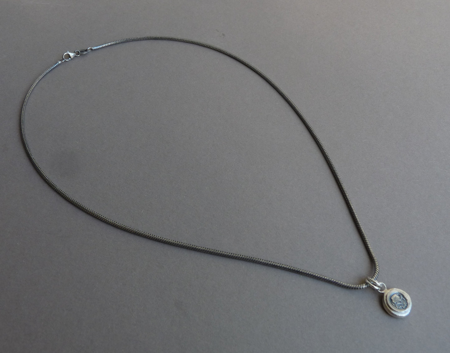 nugget hanger zilver met skull