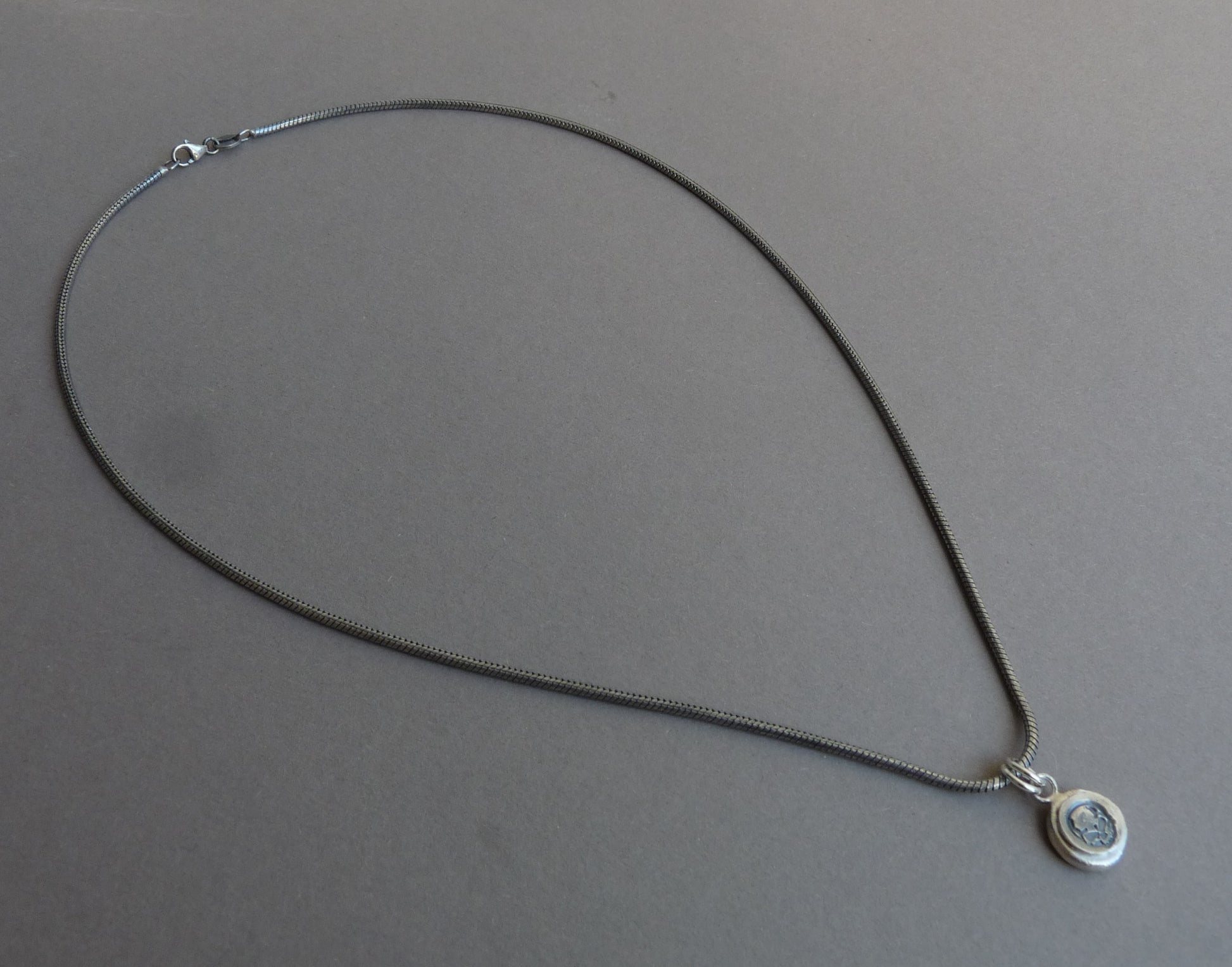 nugget hanger zilver met skull