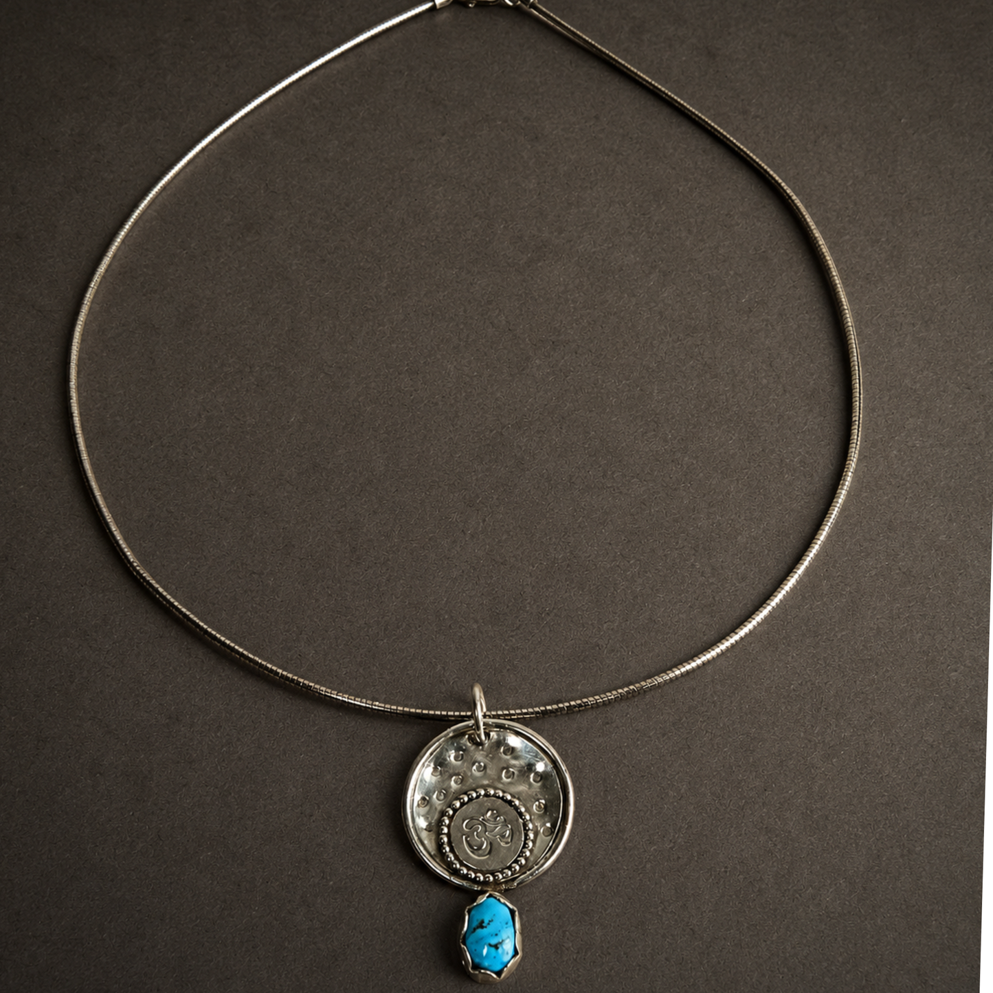 Zilveren ketting met turquoise hanger en Om-teken
