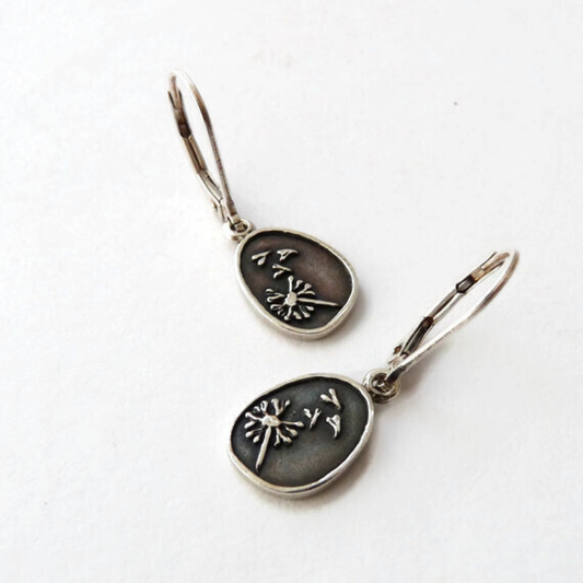 Sterling zilveren oorbellen met paardebloem – ovale hangers met klaphaakjes
