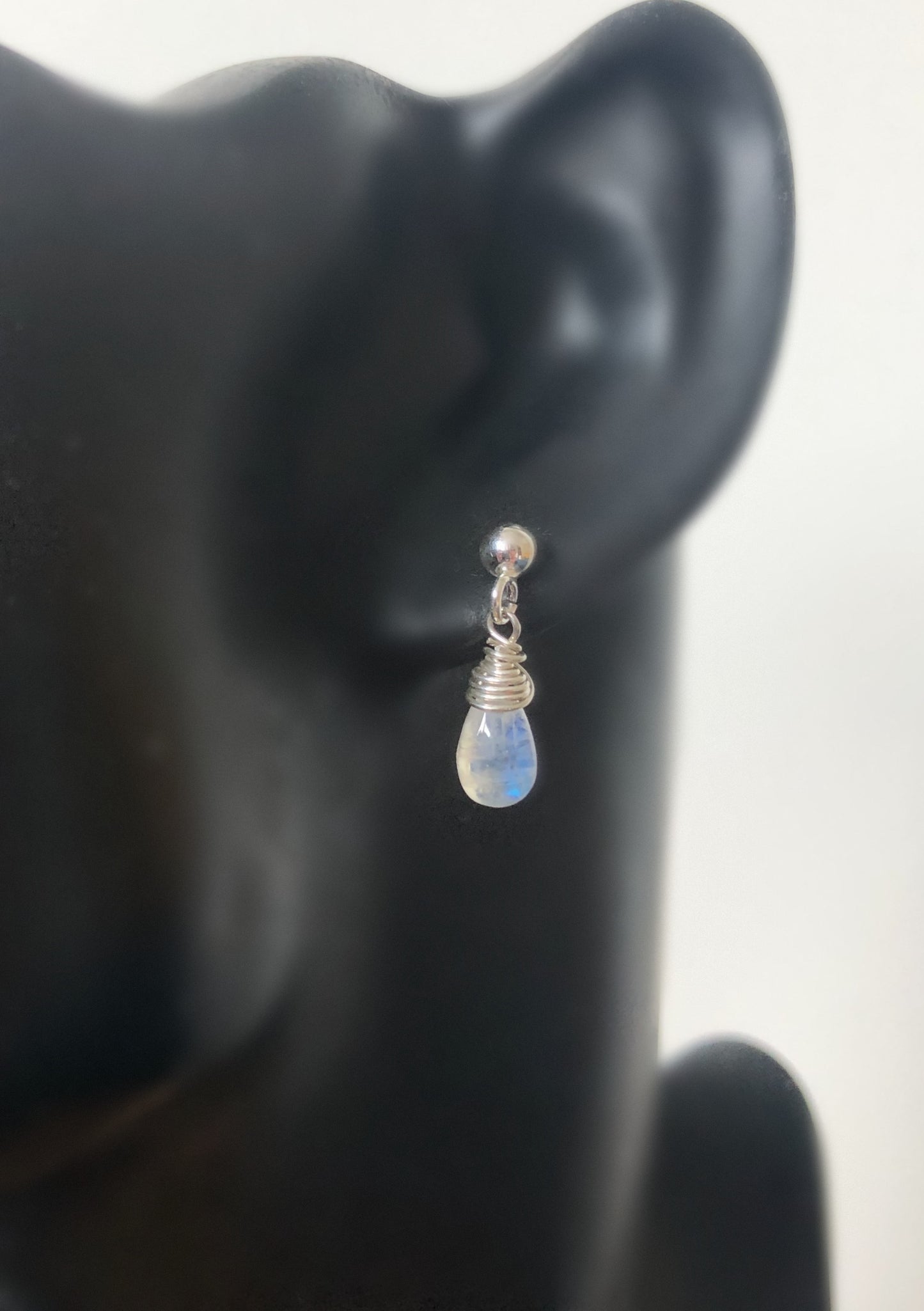 Silver drop earrings with moonstone