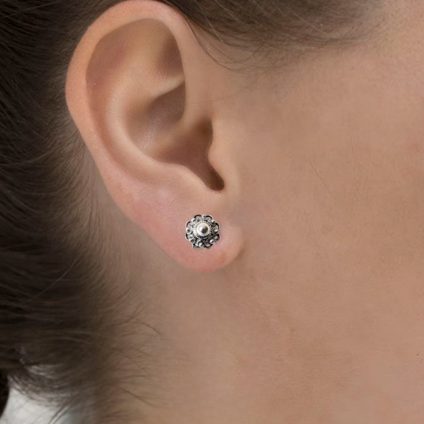 Silver stud earrings with Dutch Knot – timeless & meaningful