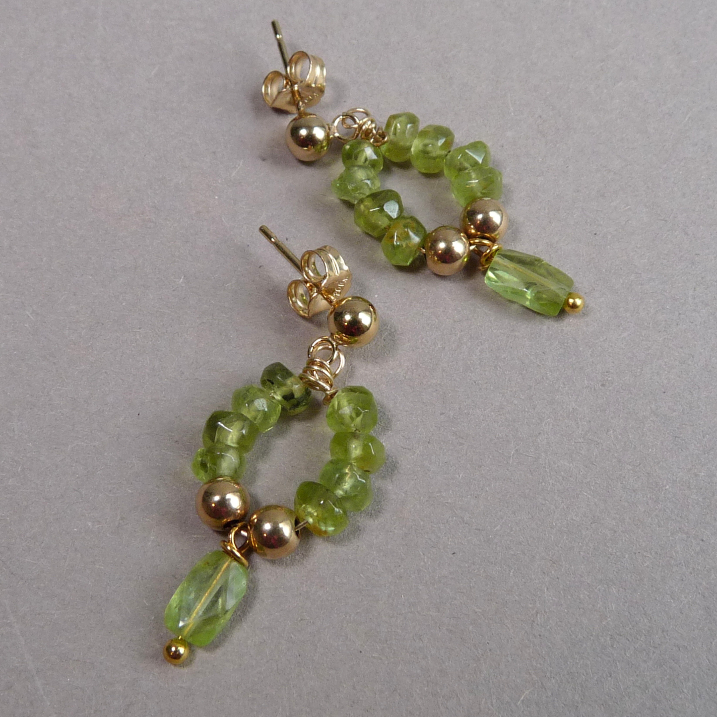 14k Goldfilled oorknopjes met Peridot