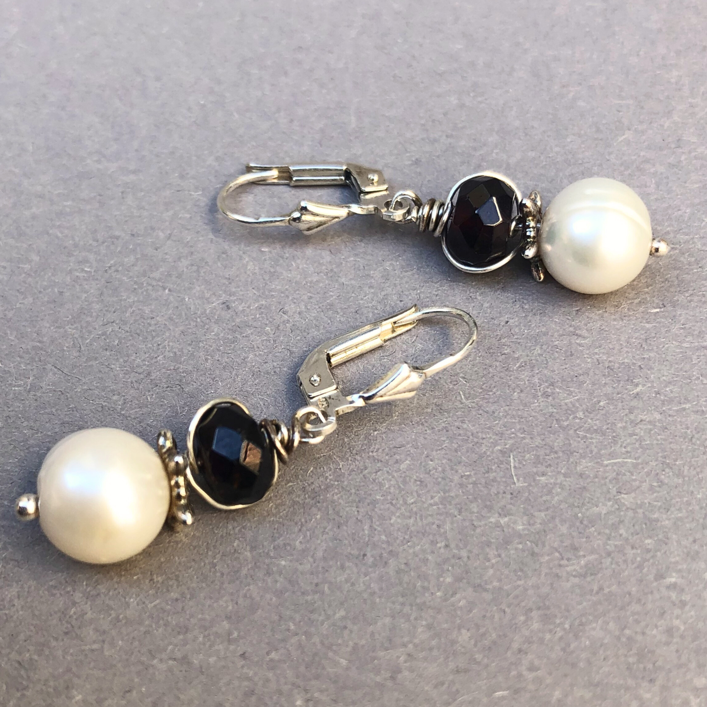 Jewelry from Enkhuizen: Silver Earrings with Garnet and Pearl
