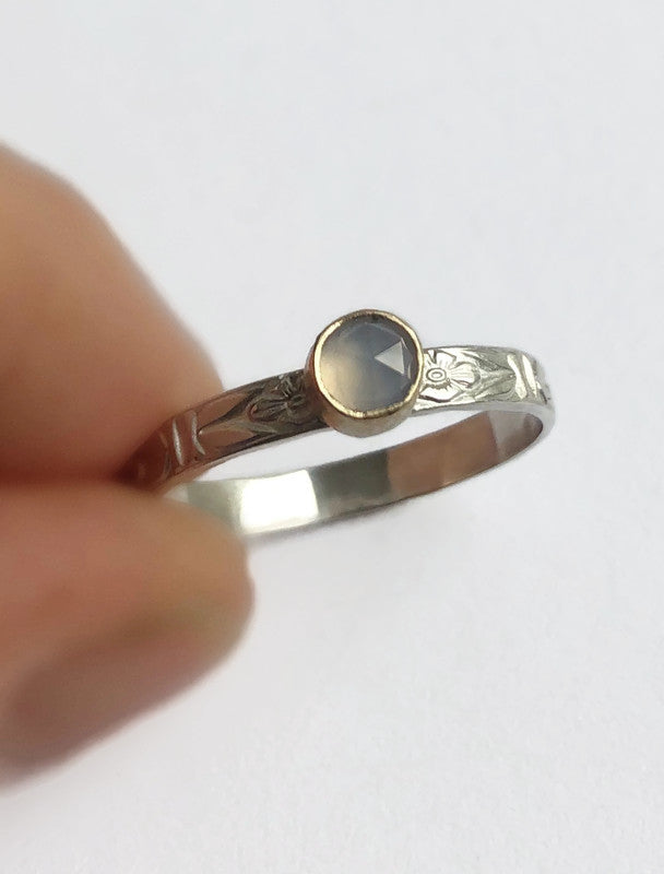 Silberring mit Chalcedon – aus unserem Atelier in Enkhuizen