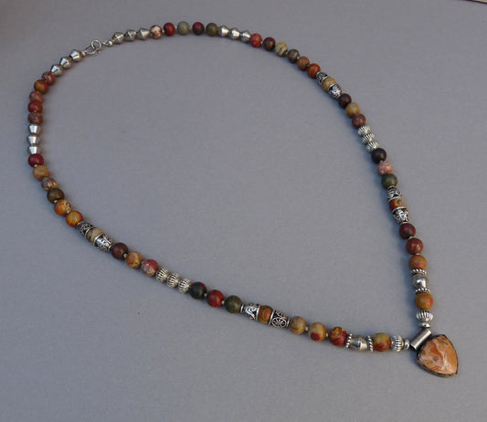 Einzigartiger Schmuck in Westfriesland – Robuste Herrenhalskette aus Jaspis und Edelstahl