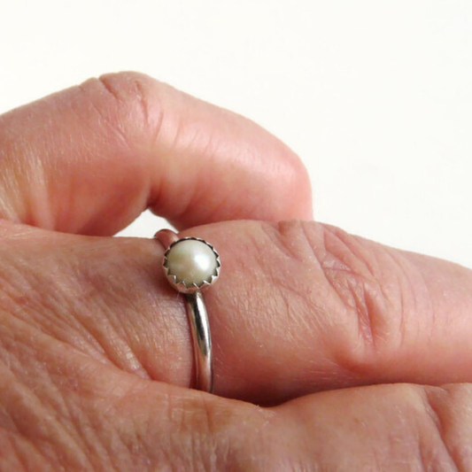 Sterling Silver Sliding Ring with Freshwater Pearl 