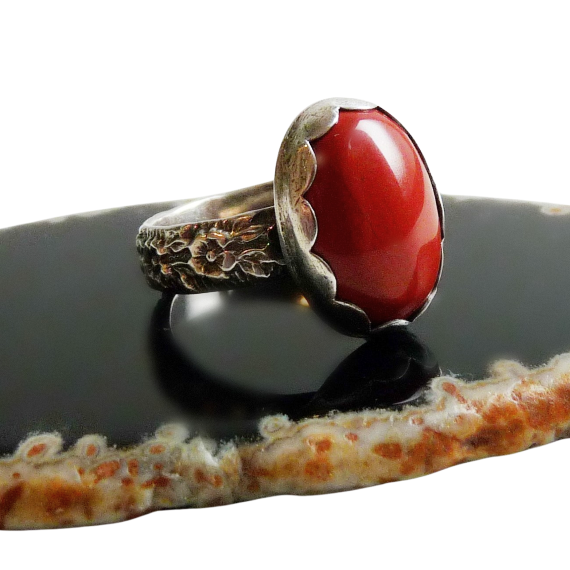 Statement ring met rode Jaspis – handgemaakte zilveren ring – aTraceof Blue