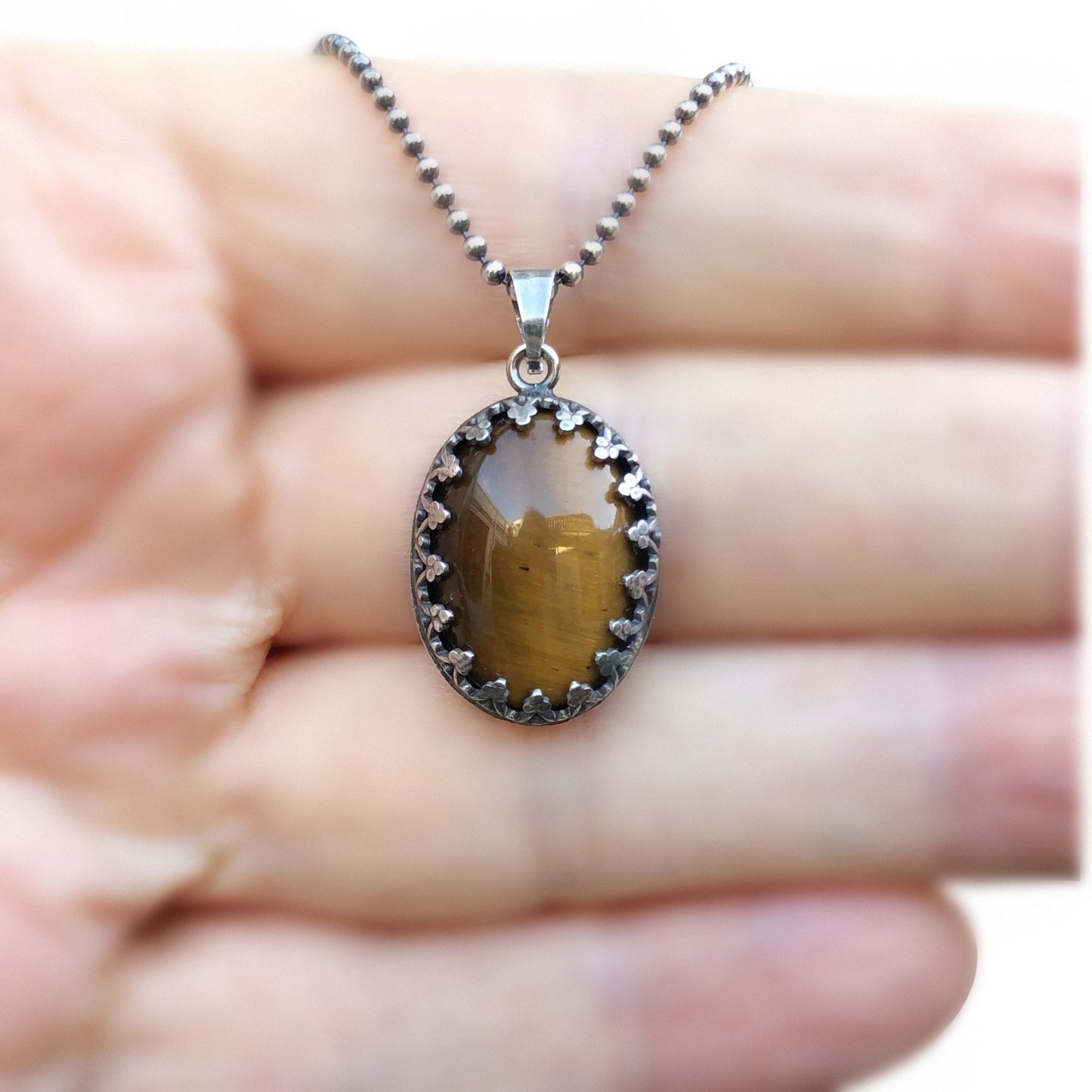 Silver men's necklace with Tiger's Eye pendant – cool and timeless