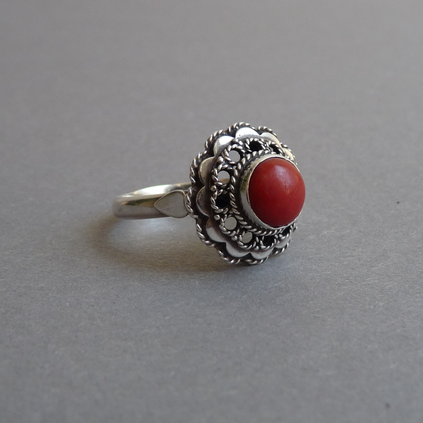 Vintage zilveren ring met Bloedkoraal