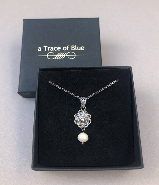 Pearl Pendant Necklace – Memorial Jewelry with Dutch Knot