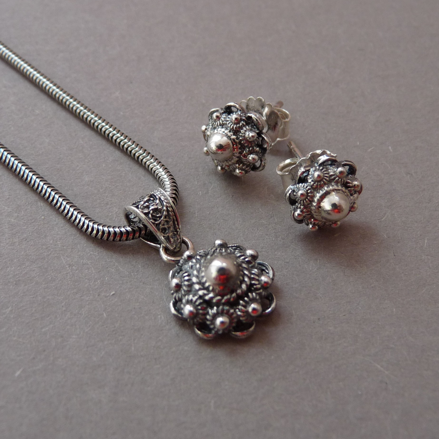 Zeeuwse Knoop Sieradenset – Zilveren Oorbellen en Ketting