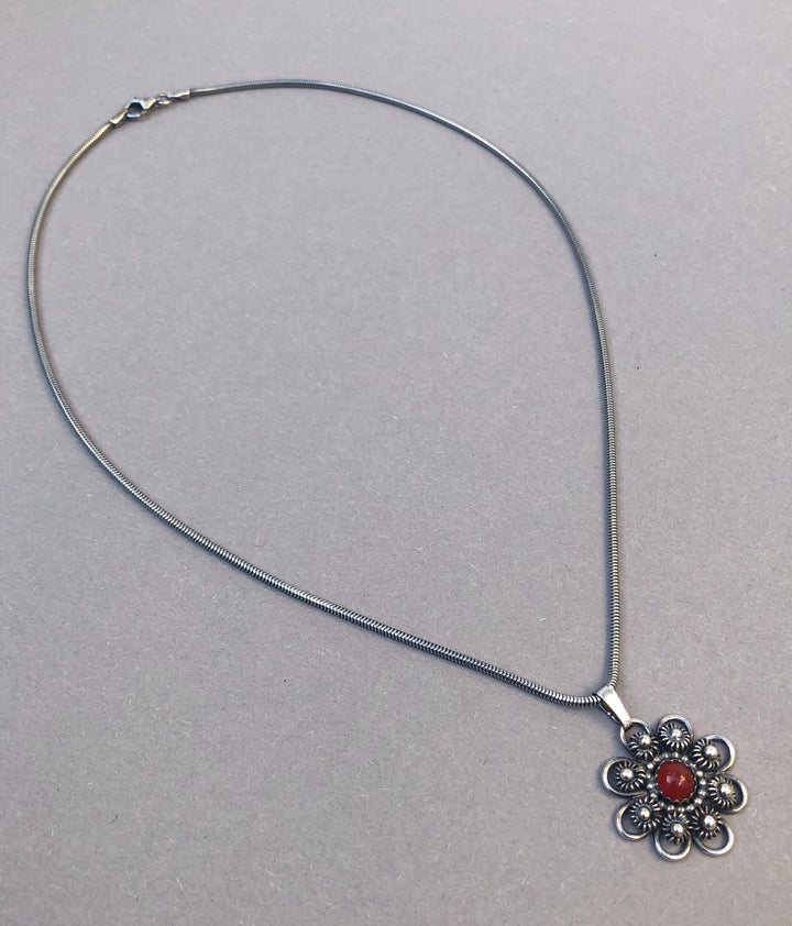 AHEJIOO Y2k Schmuckset, Silberfarbene Halskette Mit Mehrlagigem Herz-Schwert-Anhänger, Vintage-Stil Schmuck Für Jahrestage Und Valentinstag, Halskette Und Armband Für Paare, Emo Und H2o Kette AHEJIOO Y2k Schmuckset, Silberfarbene Halskette Mit Mehrlagigem Herz-Schwert-Anhänger, Vintage-Stil Schmuck Für Jahrestage Und Valentinstag, Halskette Und Armband Für Paare, Emo Und H2o Kette